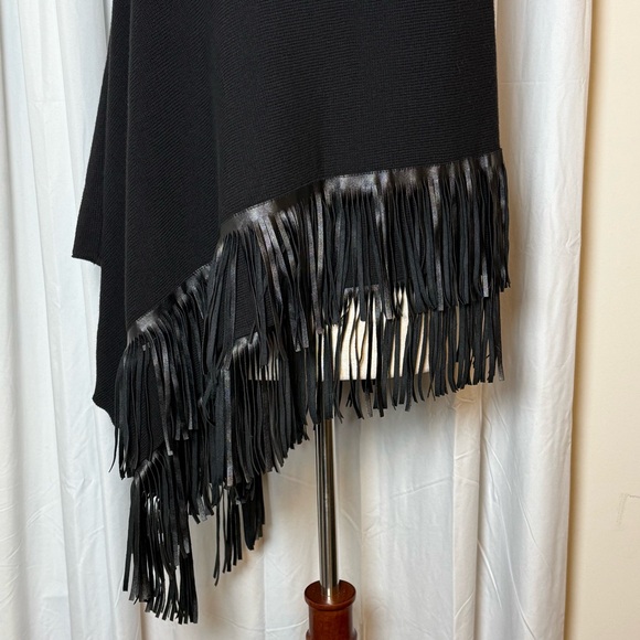 Chico’s Melissa Fringe Poncho Sweater One Size Faux Leather Fringe - Picture 9 of 12